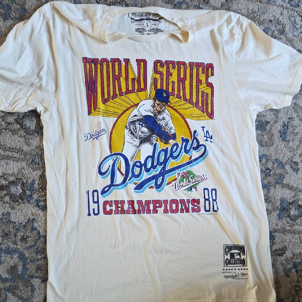 Mitchell & Ness Nostalgia Co. Cream T-Shirt